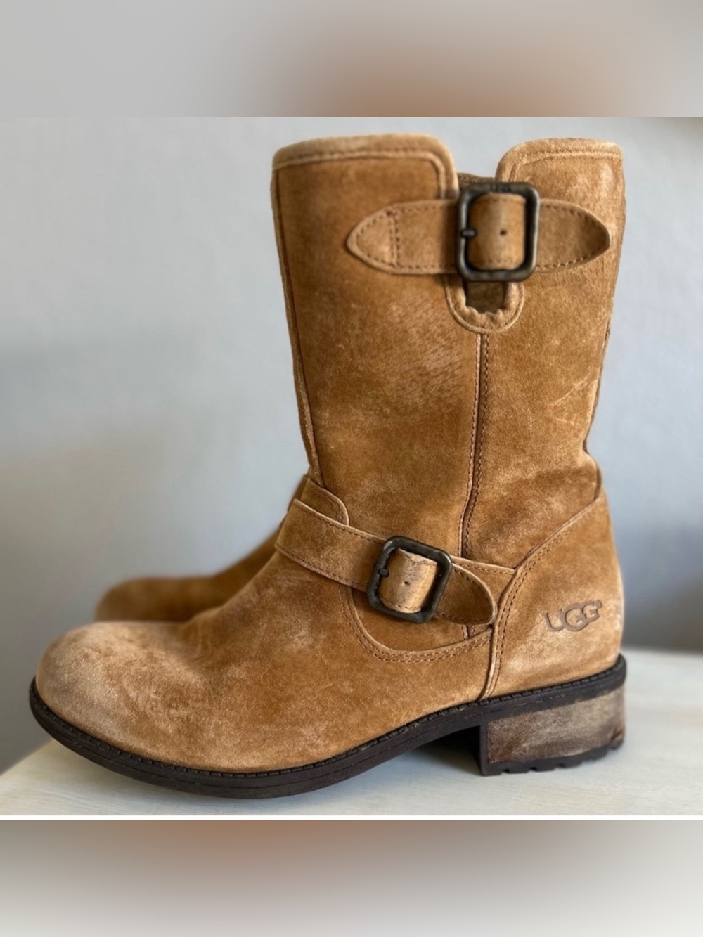 UGG Chaney 1006042 Suede Hook & Loop boots, women’s size 8. EUC